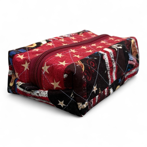 Red Star Patterned Zipper Pouch - Picture 6 of 10